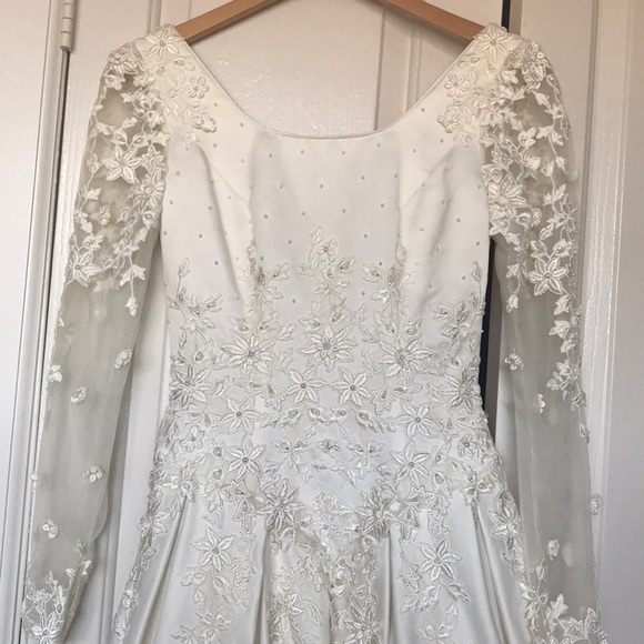 Wedding dress - Picture 7 of 8